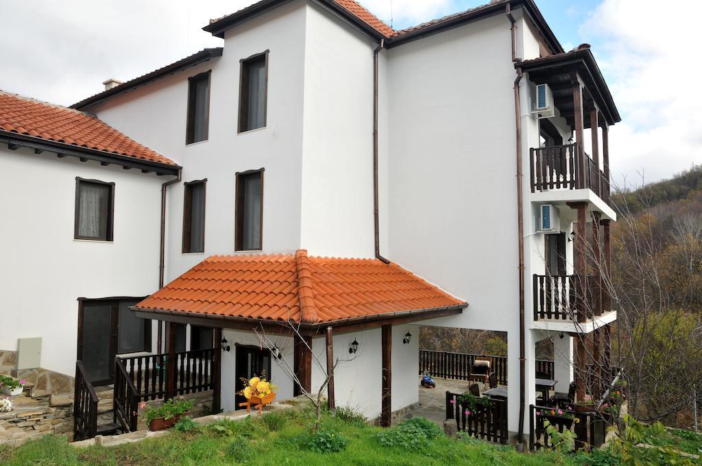 Family Hotel And Restaurant Plamena Oreshak  Exterior foto