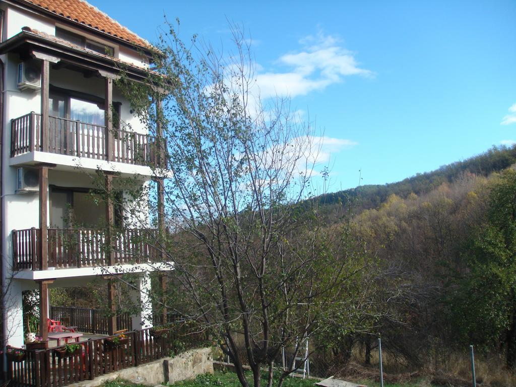 Family Hotel And Restaurant Plamena Oreshak  Exterior foto