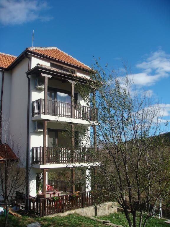 Family Hotel And Restaurant Plamena Oreshak  Exterior foto