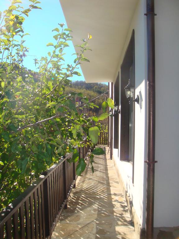 Family Hotel And Restaurant Plamena Oreshak  Exterior foto